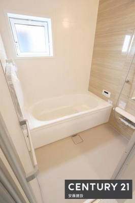�����@�y�@�����@/�@Bathroom�@�z
�������Ǝ����̃o�X�^�C�����߂��������Ȑ��������闁��
�z�X�N���[����������Ă���A�J�̓��ł��������������\