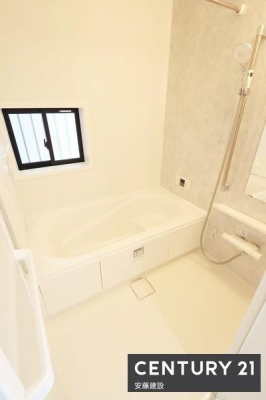 �����@�y�@�����@/�@Bathroom�@�z
�������Ǝ����̃o�X�^�C�����߂��������Ȑ��������闁��
�z�X�N���[����������Ă���A�J�̓��ł����������\�I