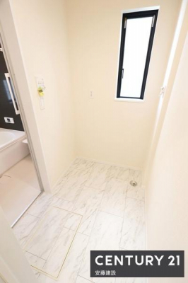 ���ʑ�E���ʏ��@�y�@�E�ߏ��@/�@Washroom�@�z
���邭��Ƃ肠��L���̒E�ߏ�
���ʉ��ϑ�ƕ�����Ă���A�ƒ���ł̃v���C�x�[�g�����m�ۂł���݌v