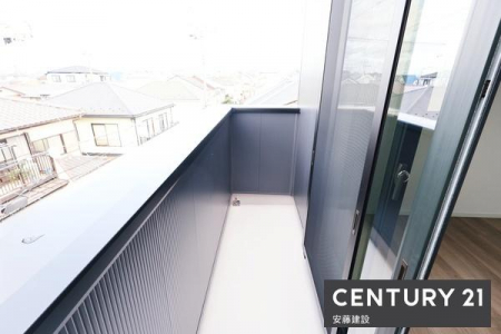 �o���R�j�[�@�y�@�o���R�j�[�@/�@Balcony�@�z
3�K�͊e�����Ƀo���R�j�[�����I
�A����C�X��ݒu���Ď����D�݂̋�Ԃ�