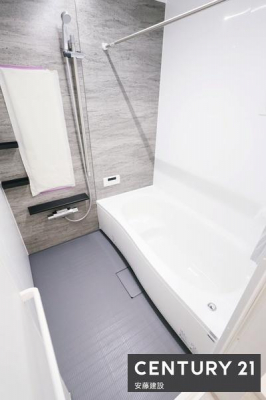 �����@�y�@�����@/�@Bathroom�@�z
�������Ǝ����̃o�X�^�C�����߂��������Ȑ��������闁��
�z�X�N���[����������Ă���A�J�̓��ł����������\�I