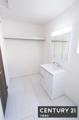 ���ʑ�E���ʏ��@�y�@�E�ߏ��E�����h���[���[���@/�@Washroom�@�z
���邭��Ƃ肠��L���̒E�ߏ��I
�n���K�[�p�C�v�����邽�ߎ����������\�I���[��p�ӂ���ΐ���E�Еt����1�����ł��܂�