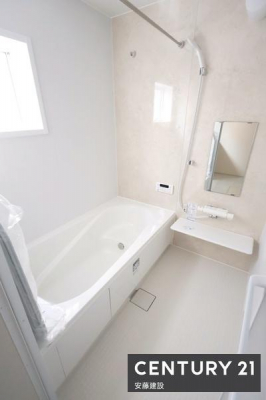 �����@�y�@�����@/�@Bathroom�@�z
�������Ǝ����̃o�X�^�C�����߂��������Ȑ��������闁��
�z�X�N���[����������Ă���A�J�̓��ł��������������\