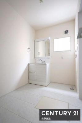 ���ʑ�E���ʏ��@�y�@���ʏ��@/�@Washroom�@�z
������������ʏ��́A�Ƒ��݂�Ȃ����K�Ɏg����悤�z�����ꂽ���
�o�^�o�^�������Ȓ��̎��Ԃ��A��Ƃ�������ĉ߂����܂��I