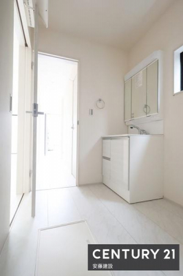 ���ʑ�E���ʏ��@�y�@���ʏ��@/�@Washroom�@�z
�A��シ����􂢂��ł��āA���̂܂܃��r���O�Ɍ�������2way���ʎ�