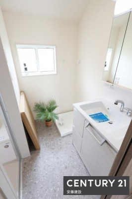 ���ʑ�E���ʏ��@�y�@2�K���ʏ��@/�@Washroom�@�z
2�K���ʏ��̓R���p�N�g�Ȃ���A���󓮐��������Ă���g������̗ǂ��݌v�I
�L���Ɏ��[�X�y�[�X��������Ă���̂ŁA�^�I���ނ���p�i����������Ǘ��ł��܂�