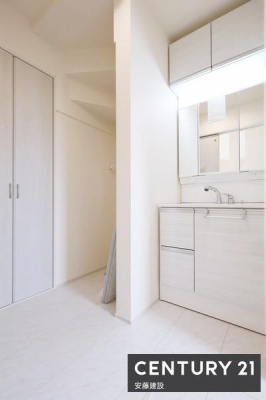 ���ʑ�E���ʏ��@�y�@���ʏ��@/�@Washroom�@�z
������������ʏ��́A�Ƒ��݂�Ȃ����K�Ɏg����悤�z�����ꂽ���
�o�^�o�^�������Ȓ��̎��Ԃ��A��Ƃ�������ĉ߂����܂��I