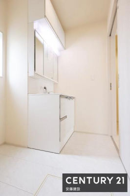 ���ʑ�E���ʏ��@�y�@���ʏ��@/�@Washroom�@�z
������������ʏ��́A�Ƒ��݂�Ȃ����K�Ɏg����悤�z�����ꂽ���
�o�^�o�^�������Ȓ��̎��Ԃ��A��Ƃ�������ĉ߂����܂��I