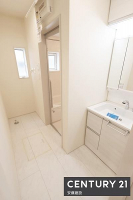 ���ʑ�E���ʏ��@�y�@���ʏ��@/�@Washroom�@�z
��������Ƃ܂Ƃ܂����R���p�N�g�݌v�̐��ʏ�
�J�[�e���Ŏd�؂�����΁A�ƒ���ł̃v���C�x�[�g���̊m�ۂ�������̐��ʑ�g�p���\�I