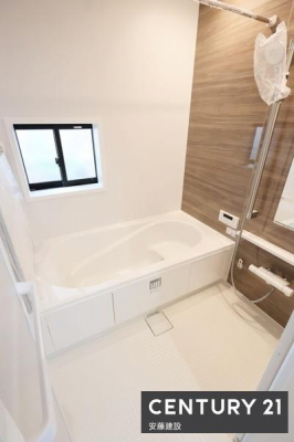 �����@�y�@�����@/�@Bathroom�@�z
�������Ǝ����̃o�X�^�C�����߂��������Ȑ��������闁��
�z�X�N���[����������Ă���A�J�̓��ł��������������\
