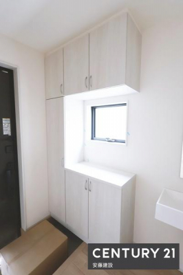���[�@�y�@�V���[�Y�{�b�N�X�@�z
�U�炩�肪���Ȍ��ւ���������Еt���V���[�Y�{�b�N�X����