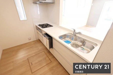 �L�b�`���@�y�@�L�b�`���@/�@Kitchen�@�z
���[�ƍ�ƃX�y�[�X���m�ۂ����Ζʎ��V�X�e���L�b�`��
�_�C�j���O�e�[�u����J�E���^�[����u���΂������̎�n�����X���[�Y�I