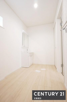 ���ʑ�E���ʏ��@�y�@���ʏ��@/�@Washroom�@�z
���ʏ��͂�Ƃ肠��L���ŁA�Z���������X�g���X�t���[�ɐg�x�x�ł������ȋ��
