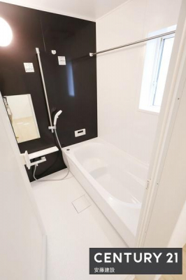 �����@�y�@�����@/�@Bathroom�@�z
�u���b�N�̃A�N�Z���g�p�l���ŗD��ȋ�Ԃ����o�����V�X�e���o�X
�z�X�N���[����������Ă���A�J�̓��ł����������\