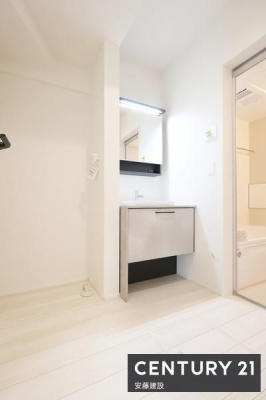 ���ʑ�E���ʏ��@�y�@���ʏ��@/�@Washroom�@�z
������������ʏ��́A�Ƒ��݂�Ȃ����K�Ɏg����悤�z�����ꂽ���
�o�^�o�^�������Ȓ��̎��Ԃ��A��Ƃ�������ĉ߂����܂��I