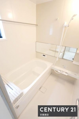 �����@�y�@�����@/�@Bathroom�@�z
�������Ǝ����̃o�X�^�C�����߂��������Ȑ��������闁��
�z�X�N���[����������Ă���A�J�̓��ł����������\�I
