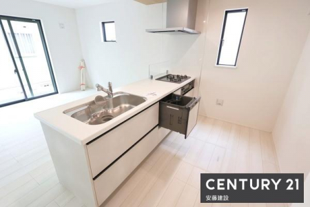 �L�b�`���@�y�@�L�b�`���@/�@Kitchen�@�z
���r���O�S�̂����n����y�j���V�����L�b�`��
���r���O�ƈ�̊�������A�J���I�ȋ�Ԃł�Ƃ肠�闿�����Ԃ����o���܂��I