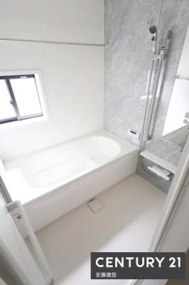�����@�y�@�����@/�@Bathroom�@�z
�������Ǝ����̃o�X�^�C�����߂��������Ȑ��������闁��
�z�X�N���[����������Ă���A�J�̓��ł����������\�I