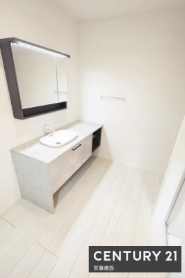 ���ʑ�E���ʏ��@�y�@���ʏ��@/�@Washroom�@�z
������������ʏ��́A�Ƒ��݂�Ȃ����K�Ɏg����悤�z�����ꂽ���
�o�^�o�^�������Ȓ��̎��Ԃ��A��Ƃ�������ĉ߂����܂��I