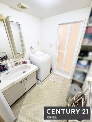���ʑ�E���ʏ��@�y�@���ʏ��@/�@Washroom�@�z
���ʏ��͂�Ƃ肠��L���ŁA�Z���������X�g���X�t���[�ɐg�x�x�ł������ȋ��