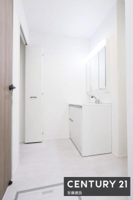 ���ʑ�E���ʏ��@�y�@���ʏ��@/�@Washroom�@�z
��������Ƃ܂Ƃ܂����R���p�N�g�݌v�̐��ʏ�
�^�I���Ȃǂ����[�ł��郊�l���Ɋ���