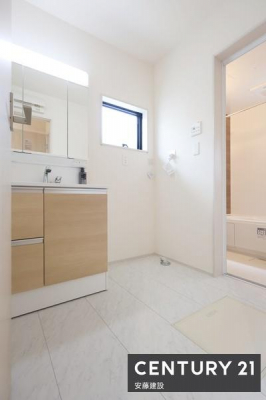 ���ʑ�E���ʏ��@�y�@���ʏ��@/�@Washroom�@�z
������������ʏ��́A�Ƒ��݂�Ȃ����K�Ɏg����悤�z�����ꂽ���
�o�^�o�^�������Ȓ��̎��Ԃ��A��Ƃ�������ĉ߂����܂��I