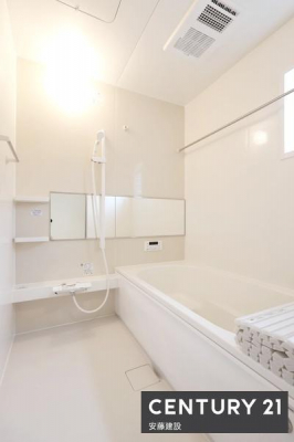 �����@�y�@�����@/�@Bathroom�@�z
�������Ǝ����̃o�X�^�C�����߂��������Ȑ��������闁��
�z�X�N���[����������Ă���A�J�̓��ł����������\�I