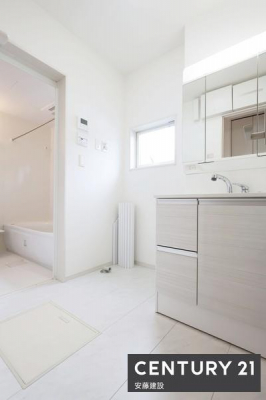 ���ʑ�E���ʏ��@�y�@���ʏ��@/�@Washroom�@�z
������������ʏ��́A�Ƒ��݂�Ȃ����K�Ɏg����悤�z�����ꂽ���
�o�^�o�^�������Ȓ��̎��Ԃ��A��Ƃ�������ĉ߂����܂��I