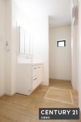 ���ʑ�E���ʏ��@�y�@���ʏ��@/�@Washroom�@�z
������������ʏ��́A�Ƒ��݂�Ȃ����K�Ɏg����悤�z�����ꂽ���
�o�^�o�^�������Ȓ��̎��Ԃ��A��Ƃ�������ĉ߂����܂��I