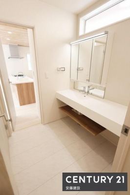 ���ʑ�E���ʏ��@�y�@���ʏ��@/�@Washroom�@�z
�L���ƈ�̉������J���I�Ȑ��ʃX�y�[�X�́A���������ɔz�������݌v
�t���t���b�g�Ȑ��ʉ��ϑ䊮���I�L���X�^�[�t���̂����Ȃǂ��u���ĕ֗��ȃI�[�v�����[�d�l