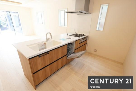 �L�b�`���@�y�@�L�b�`��+�H��@�@/�@Kitchen�@�z
���r���O�����n����J���I�ȃy�j���V�����L�b�`���ŁA�������̎󂯓n�����X���[�Y
�q���I�ő|�������₷���A��ƌ����̗ǂ��^�b�`���X�����d�l�I