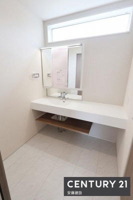 ���ʑ�E���ʏ��@�y�@���ʏ��@/�@Washroom�@�z
�L���ƈ�̉������J���I�Ȑ��ʃX�y�[�X�́A���������ɔz�������݌v
�t���t���b�g�Ȑ��ʉ��ϑ䊮���I�L���X�^�[�t���̂����Ȃǂ��u���ĕ֗��ȃI�[�v�����[�d�l