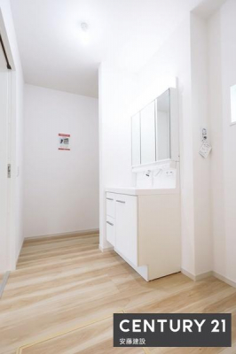 ���ʑ�E���ʏ��@�y�@���ʏ��@/�@Washroom�@�z
������������ʏ��́A�Ƒ��݂�Ȃ����K�Ɏg����悤�z�����ꂽ���
�o�^�o�^�������Ȓ��̎��Ԃ��A��Ƃ�������ĉ߂����܂��I