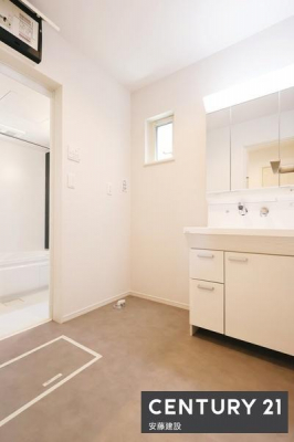 ���ʑ�E���ʏ��@�y�@���ʏ��@/�@Washroom�@�z
���ʏ��͂�Ƃ肠��L���ŁA�Z���������X�g���X�t���[�ɐg�x�x�ł������ȋ��