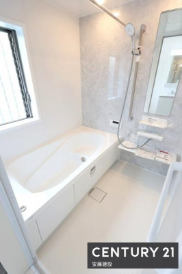 �����@�y�@�����@/�@Bathroom�@�z
�z�e���̂悤�ȏ㎿�ȃf�U�C���̃V�X�e���o�X
�z�X�N���[����������Ă���A�J�̓��ł����������\�I