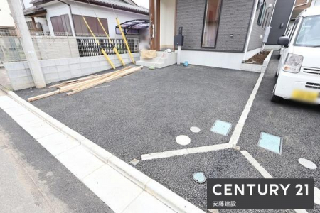 ���ԏ�@�y�@���ԏ�@/�@parking�@�z
����1��\�ȃX�y�[�X
��Ƃ肪���邽�߉Ƒ����̎��]�Ԃ����։\