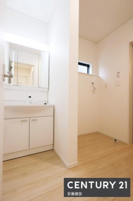 ���ʑ�E���ʏ��@�y�@���ʏ��@/�@Washroom�@�z
������������ʏ��́A�Ƒ��݂�Ȃ����K�Ɏg����悤�z�����ꂽ���
�o�^�o�^�������Ȓ��̎��Ԃ��A��Ƃ�������ĉ߂����܂��I