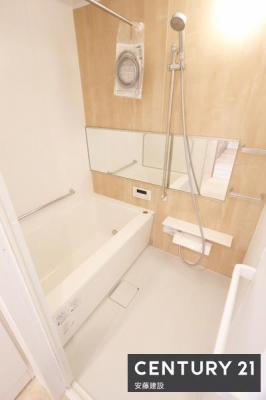 �����@�y�@�����@/�@Bathroom�@�z
�������Ǝ����̃o�X�^�C�����߂��������Ȑ��������闁��
�z�X�N���[����������Ă���A�J�̓��ł��������������\