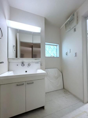 ���ʑ�E���ʏ��@�y�@���ʏ��@/�@Washroom�@�z
���ʏ��͂�Ƃ肠��L���ŁA�Z���������X�g���X�t���[�ɐg�x�x�ł������ȋ��