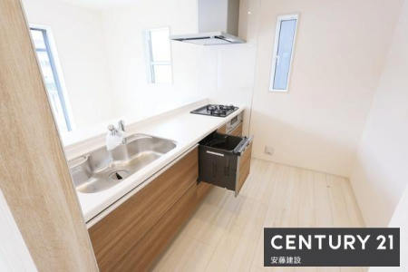 �L�b�`���@�y�@�L�b�`���@/�@Kitchen�@�z
���r���O�����n����J���I�ȃI�[�v���L�b�`���ŁA�������̎󂯓n�����X���[�Y�I
�Ǝ����Z�ɖ𗧂H��@�t��
