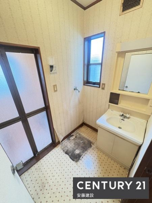 ���ʑ�E���ʏ��@�y�@���ʏ��@/�@Washroom�@�z
���ʏ��͂�Ƃ肠��L���ŁA�Z���������X�g���X�t���[�ɐg�x�x�ł������ȋ��
