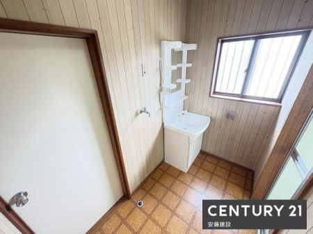 ���ʑ�E���ʏ��@�y�@���ʏ��@/�@Washroom�@�z
���ʏ��͂�Ƃ肠��L���ŁA�Z���������X�g���X�t���[�ɐg�x�x�ł������ȋ��