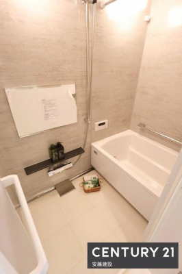 �����@�y�@�����@/�@Bathroom�@�z
�������Ǝ����̃o�X�^�C�����߂��������Ȑ��������闁��
�z�X�N���[����������Ă���A�J�̓��ł��������������\