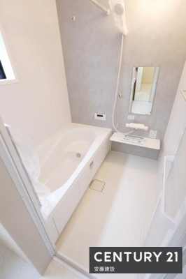 �����@�y�@�����@/�@Bathroom�@�z
�������Ǝ����̃o�X�^�C�����߂��������Ȑ��������闁��
�z�X�N���[����������Ă���A�J�̓��ł��������������\