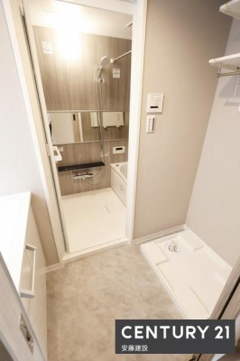 ���ʑ�E���ʏ��@�y�@���ʏ��@/�@Washroom�@�z
��������Ƃ܂Ƃ܂����R���p�N�g�݌v�̐��ʏ�
����ꂽ�X�y�[�X�𖳑ʂȂ����p�ł���@�\�I�ȋ�Ԃł�