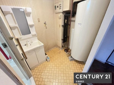 ���ʑ�E���ʏ��@�y�@���ʏ��@/�@Washroom�@�z
���ʏ��͂�Ƃ肠��L���ŁA�Z���������X�g���X�t���[�ɐg�x�x�ł������ȋ��