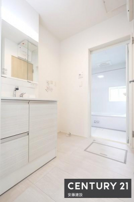���ʑ�E���ʏ��@�y�@���ʏ��@/�@Washroom�@�z
������������ʏ��́A�Ƒ��݂�Ȃ����K�Ɏg����悤�z�����ꂽ���
�o�^�o�^�������Ȓ��̎��Ԃ��A��Ƃ�������ĉ߂����܂��I