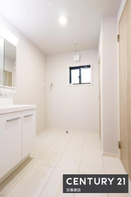 ���ʑ�E���ʏ��@�y�@���ʏ��@/�@Washroom�@�z
������������ʏ��́A�Ƒ��݂�Ȃ����K�Ɏg����悤�z�����ꂽ���
�o�^�o�^�������Ȓ��̎��Ԃ��A��Ƃ�������ĉ߂����܂��I