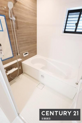 �����@�y�@�����@/�@Bathroom�@�z
�������Ǝ����̃o�X�^�C�����߂��������Ȑ��������闁��
�z�X�N���[����������Ă���A�J�̓��ł��������������\