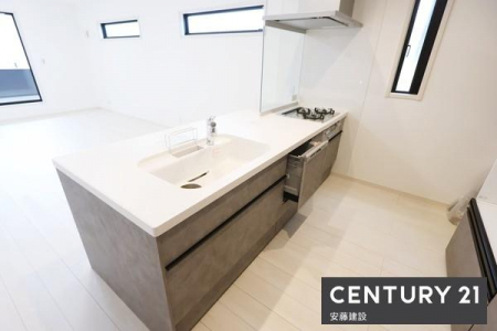 �L�b�`���@�y�@�L�b�`���@/�@Kitchen�@�z
���r���O�����n����J���I�ȃy�j���V�����L�b�`���ŁA�������̎󂯓n�����X���[�Y�I
���C�����̗ǂ����������W�t�[�h�ŔM��ɂ�����������ɂ����݌v